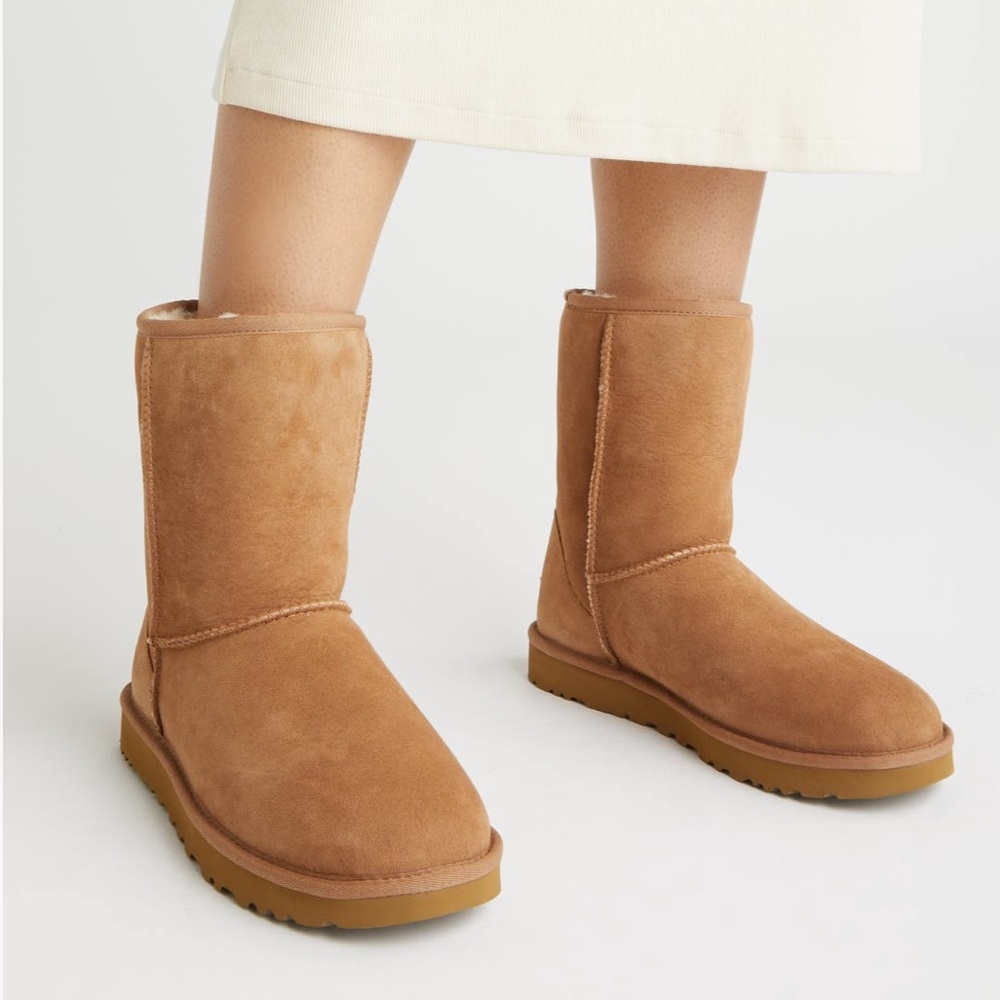 Uggs Short Chestnut Boot
